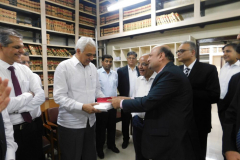 CA Hinesh Doshi (President) presenting memento of appreciation to Hon’ble Justice (Retd.) Shri P. P. Bhatt (President ITAT, Mumbai)