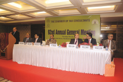 Dr. Y. P. Trivedi addressing the members. Seen from L to R: CA Anish Thacker (Vice-President), CA Ketan L. Vajani (Hon. Jt. Secretary), Hon. Shri justice D. S. Naidu, Bombay High Court, CA Hinesh R. Doshi (Imm. Past President), CA Vipul K. Choksi (President) and CA Parag S. Ved (Hon. Treasurer)