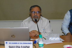 Mr. Shailesh Gandhi addressing the delegates